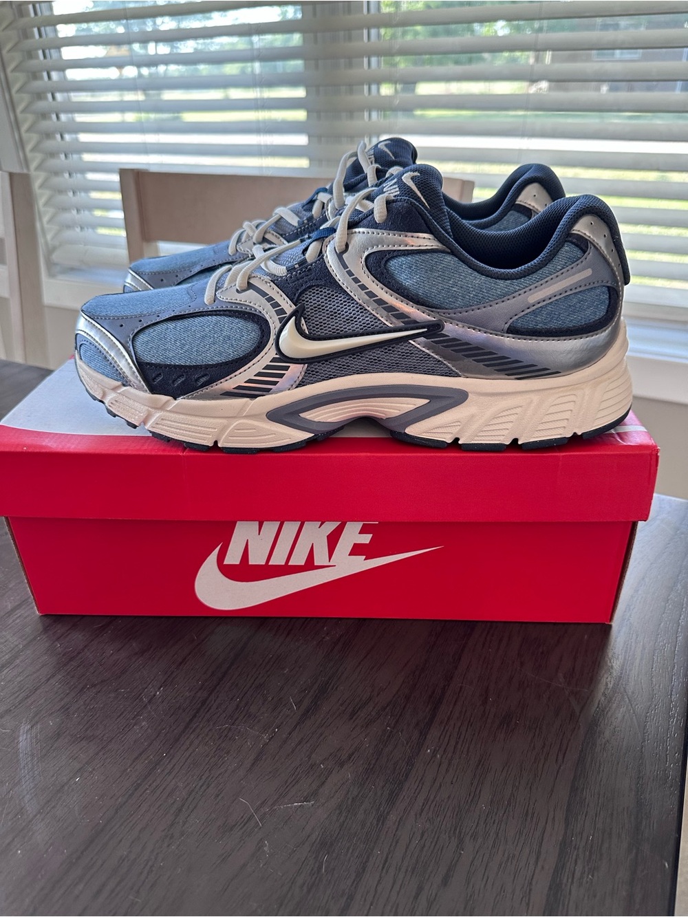 Nike V5 RNR SE Men’s Size 13, Women’s Size 14.5 NEW